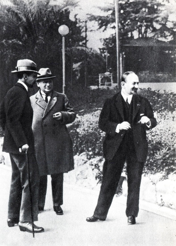 Г. В. Чичерин, М. М. Литвинов и В. В. Воровский в Генуе