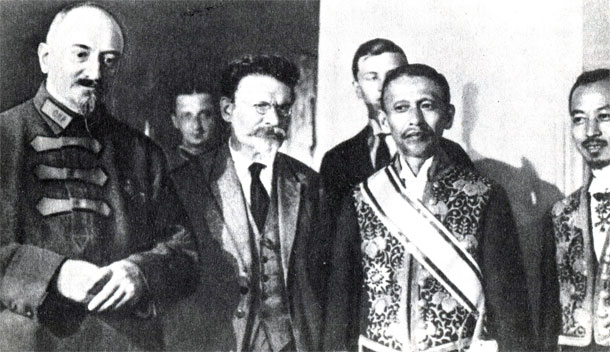 М. И. Калинин и Г. В. Чичерин при вручении послом Японии верительных грамот. Москва, 1925 г.