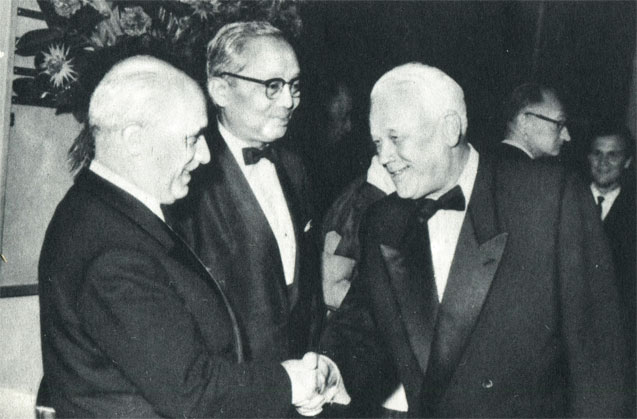 На приеме у председателя ХХ сессии генеральной Ассамблеи ООН Аминторе Фанфани (Италия) и генерального секретаря ООН У Тана (в середине). 1965 год