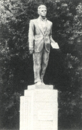 Памятник П. Л. Войкову в Керчи