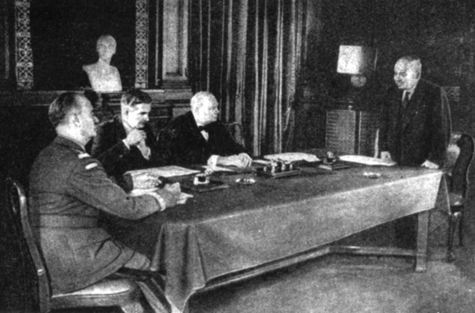 'Подписание советско-польского договора. Слева направо: генерал В. Сикорский, А. Иден, У. Черчилль, И. М. Майский'